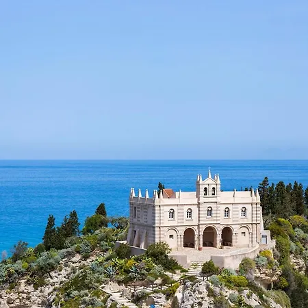 Solmaris Center - & - Private Parking Tropea