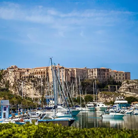 Solmaris Center - & - Private Parking 5* Tropea