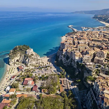 Solmaris Center - & - Private Parking Tropea
